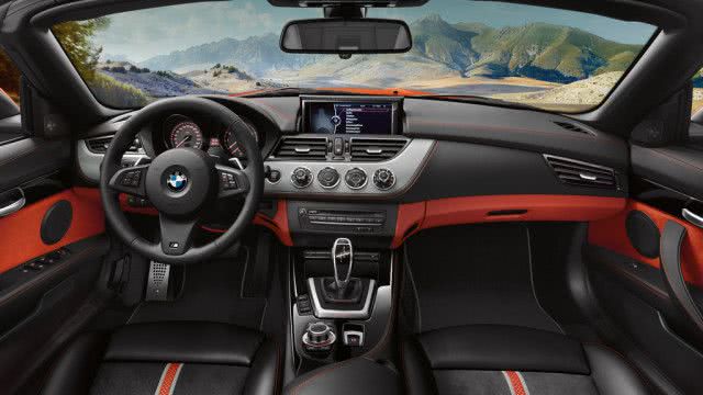 το εσωτερικό του αυτοκινήτου BMW Z4 2018