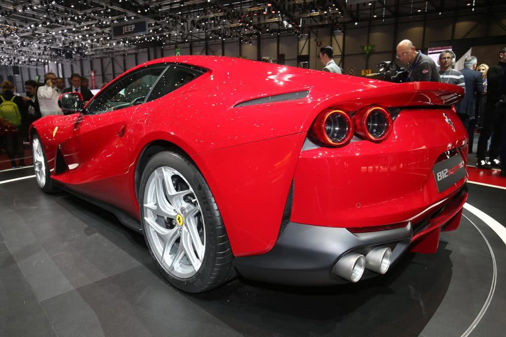 Ferrari 812 Superfast εξατμίσεις