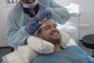 ο Τζέιμι Ριντ στο χειρουργείο για μεταμόσχευση μαλλιών
