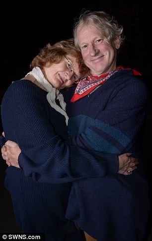 άνδρας και γυναίκα αγκαλιά