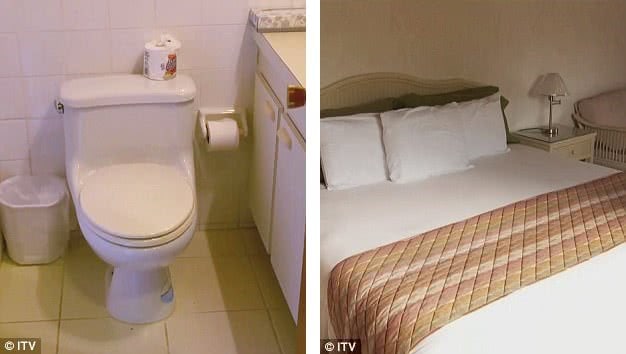 τουαλέτα και κρεβάτι ξενοδοχείου
