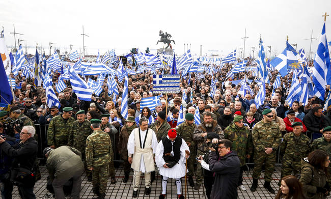 διαδηλωτές για σκοπιανό