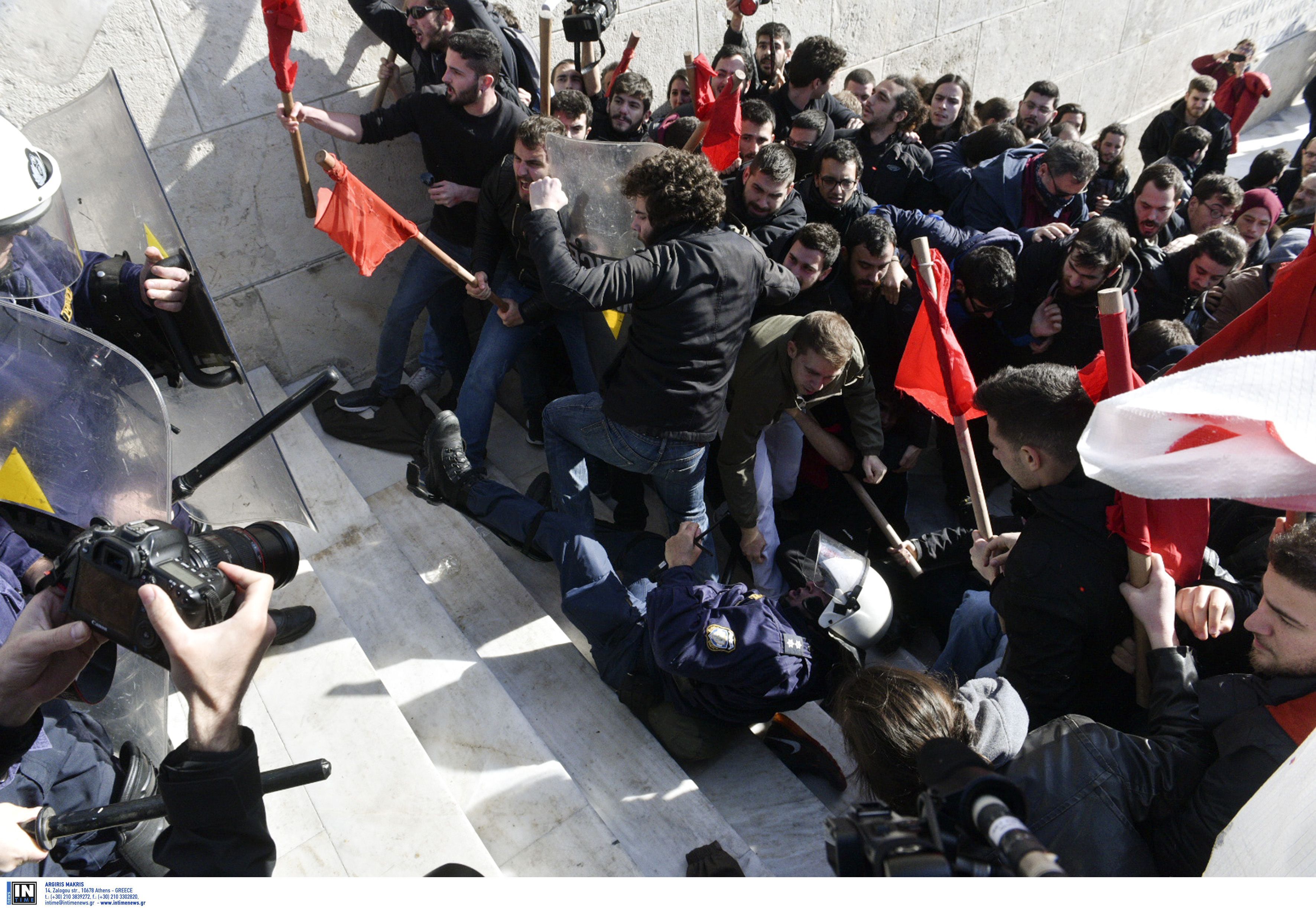 επισόδεια έξω από την βουλή