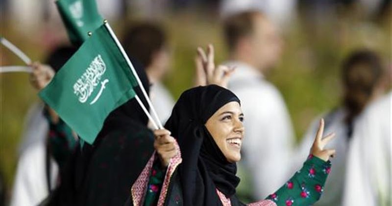γυναίκες αραβίνες με σημαίες