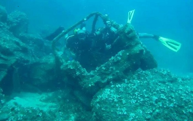 δύτης στο βυθό