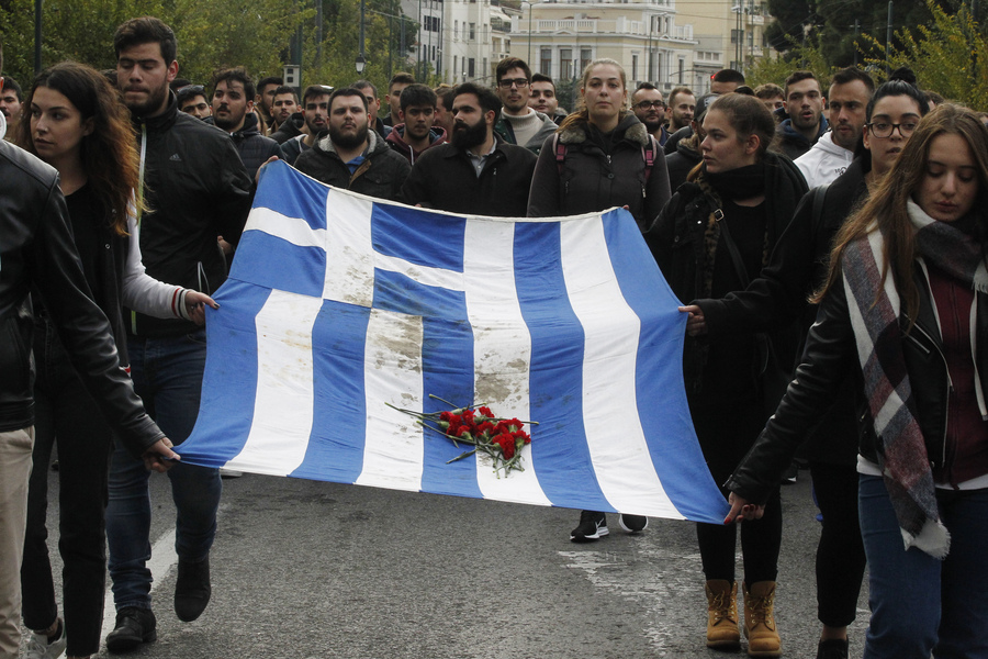 η ματωμένη σημαία του πολυτεχνείου