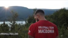 με μπλούζες που έγραφαν σκέτο μακεδονία, εμφανίστηκαν οι παίκετες βόλει των σκοπίων